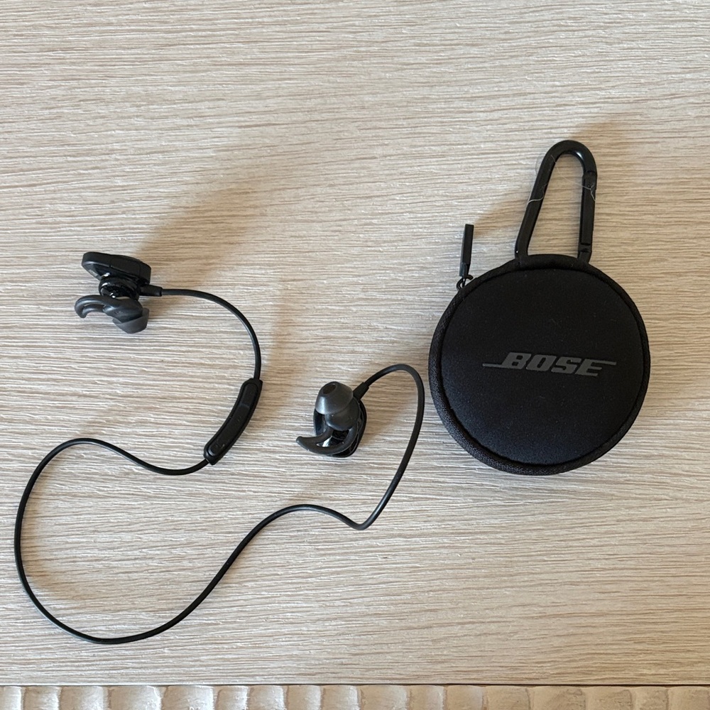 Bose Black Wired-Style Sport Earbuds with Zip Carry Case